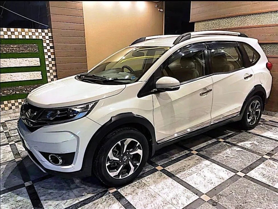 Rent a Luxury car in Lahore