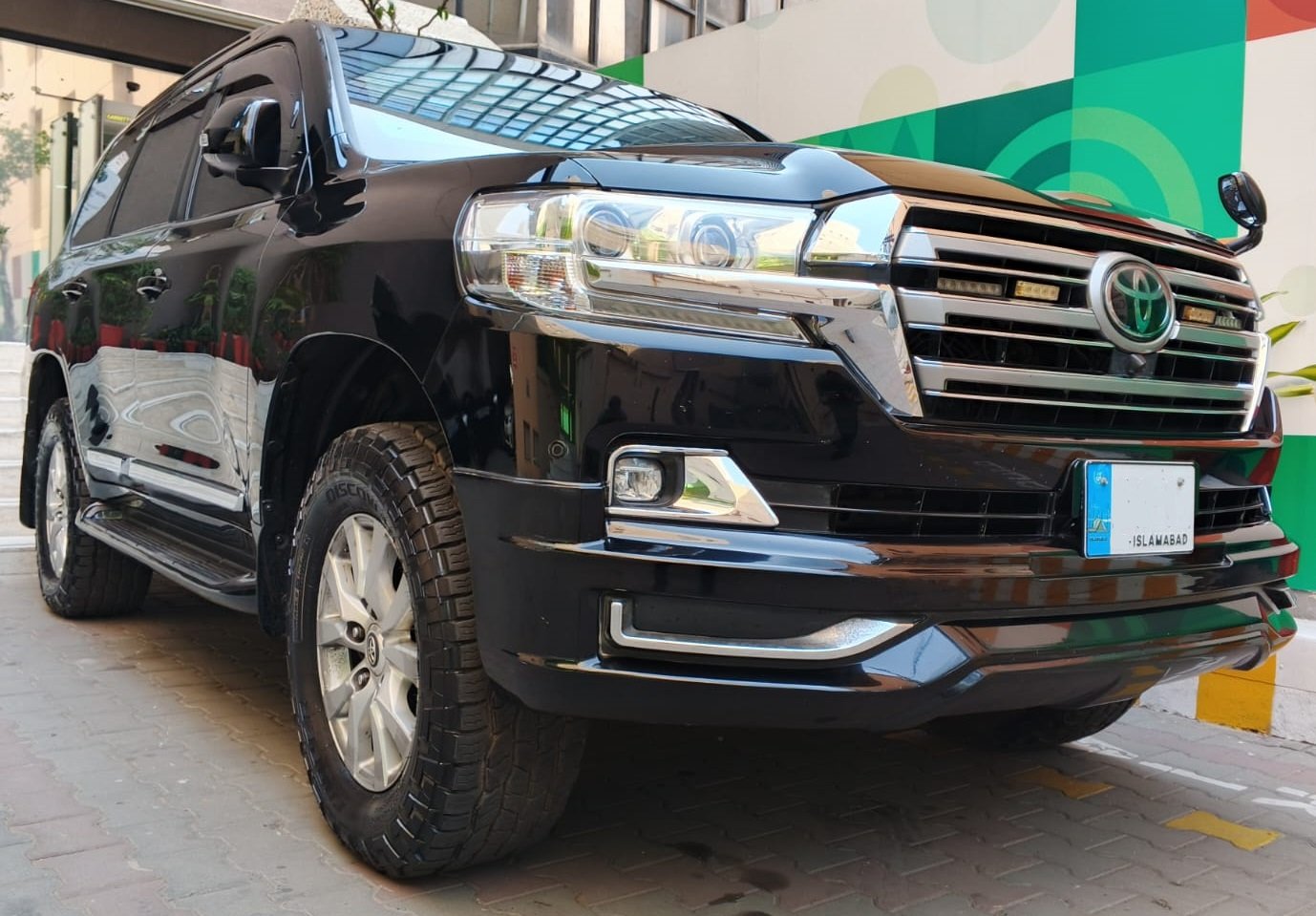 Bulletproof & Armored Car Rental in Karachi – B6/B6+ Certified